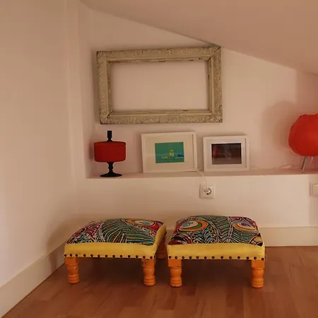 아파트 Largo Trigueiros Light-filled Loft *