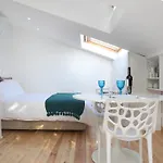 Largo Trigueiros Light-filled Loft